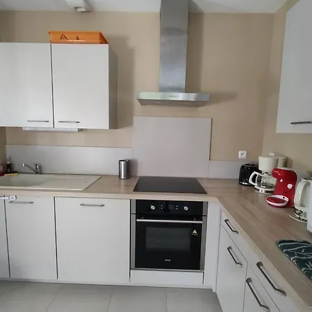 Semesterbostad Des 2 Chenes Entre Avenue Verte, Lacs, Piscine Et Casino *